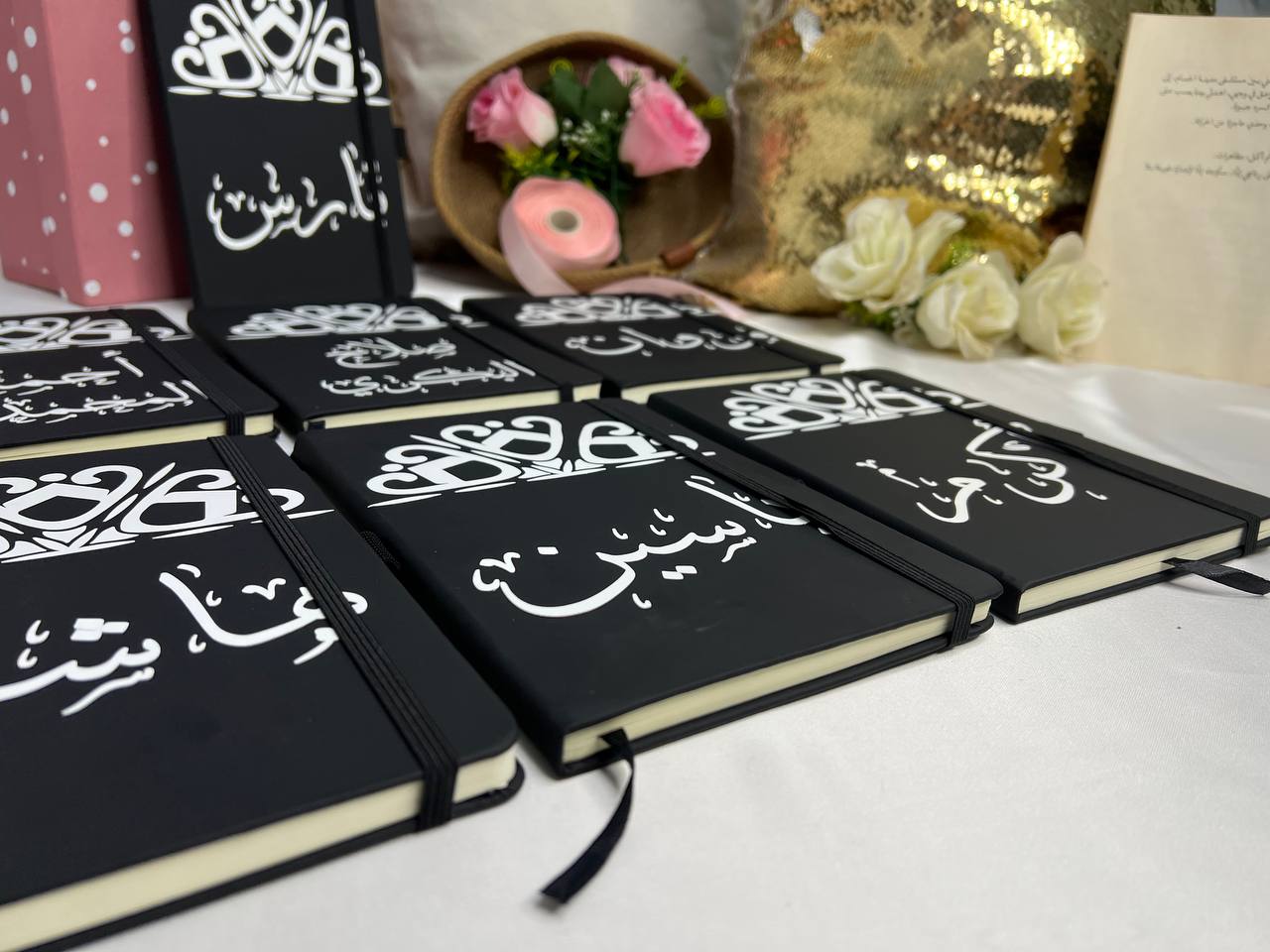 دفتر ملاحظات أسود مع شريط مطاطي - اشترِ 2 واحصل على 1 مجانًا