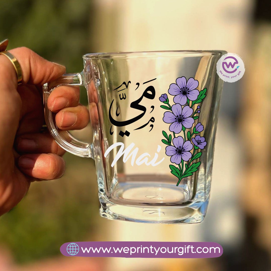 كوب شاي زجاجي مزين بالزهور مع اسم مخصص - 300 مل