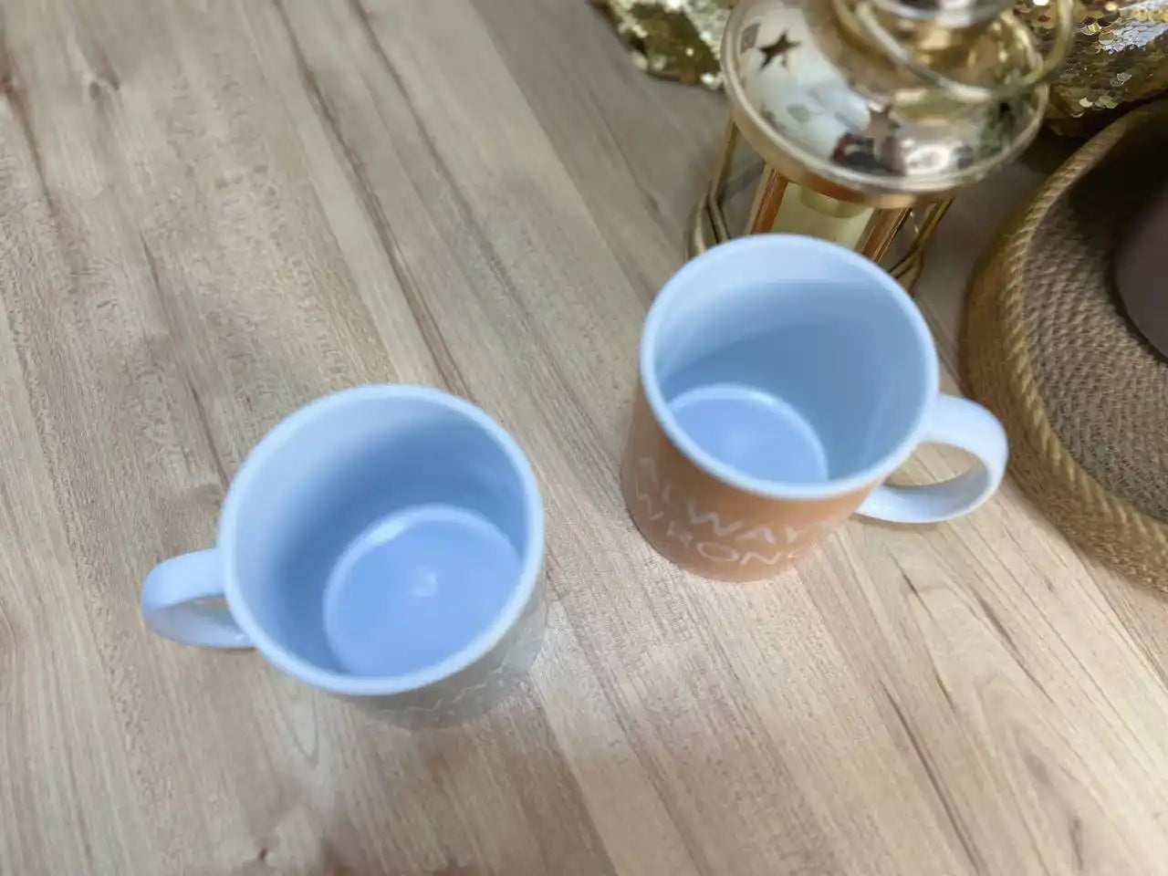 كوب أبيض عادي - اشترِ 2 واحصل على 1 مجانًا