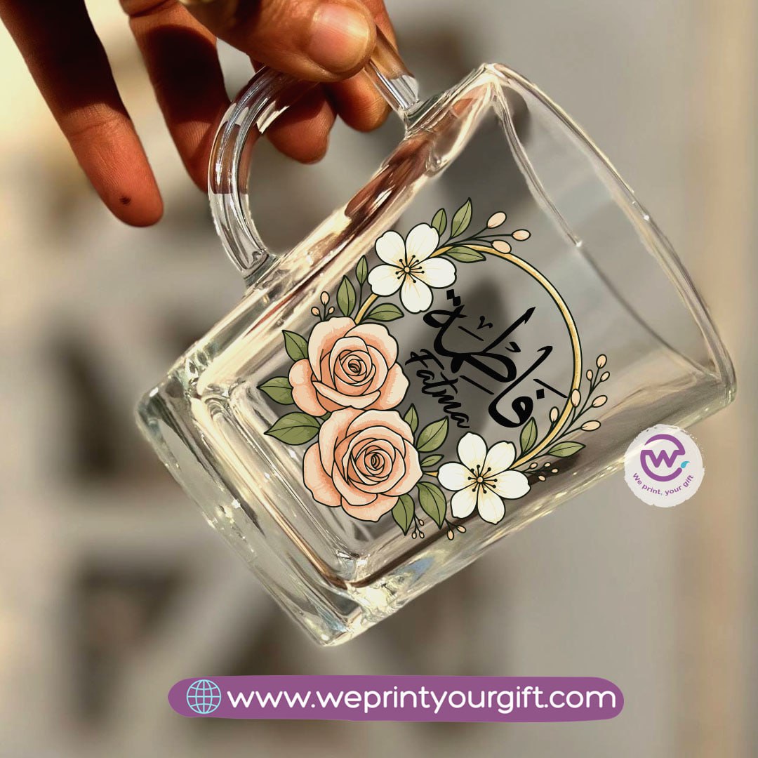 كوب شاي زجاجي مزين بالزهور مع اسم مخصص - 300 مل