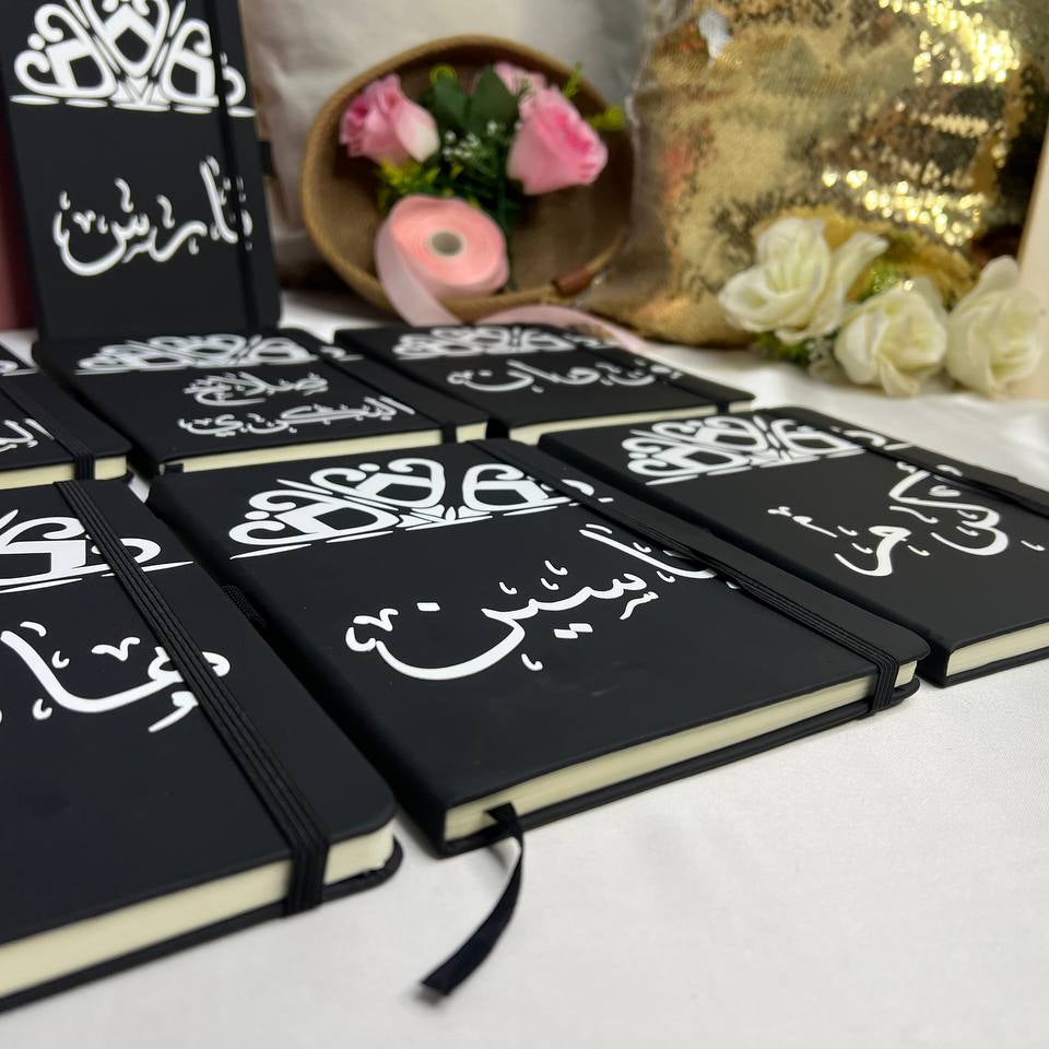 دفتر ملاحظات أسود مع شريط مطاطي - اشترِ 2 واحصل على 1 مجانًا