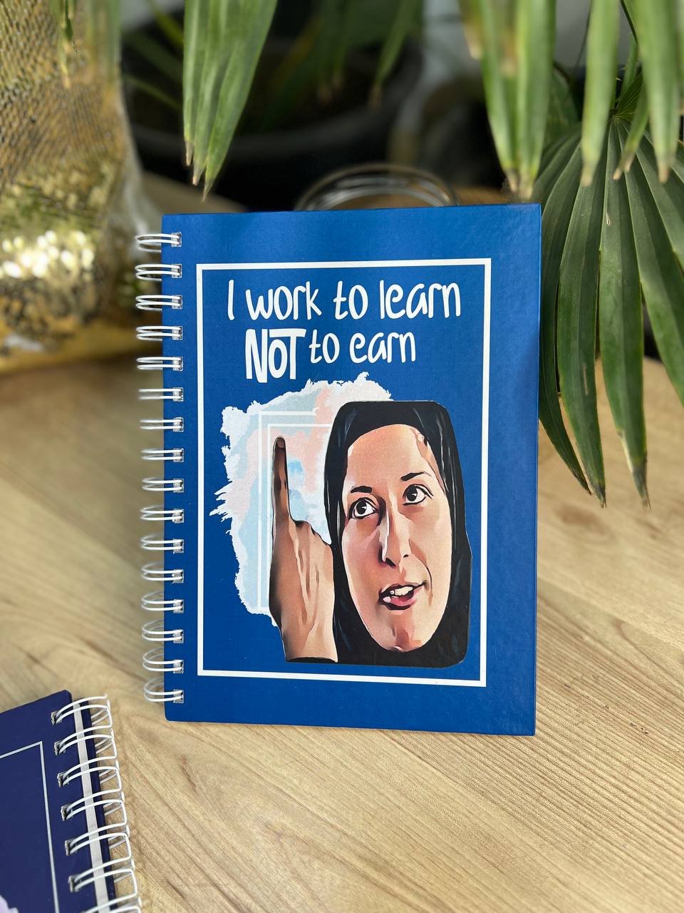 دفتر ملاحظات ذو غلاف مقوى - اشترِ 2 واحصل على 1 مجانًا