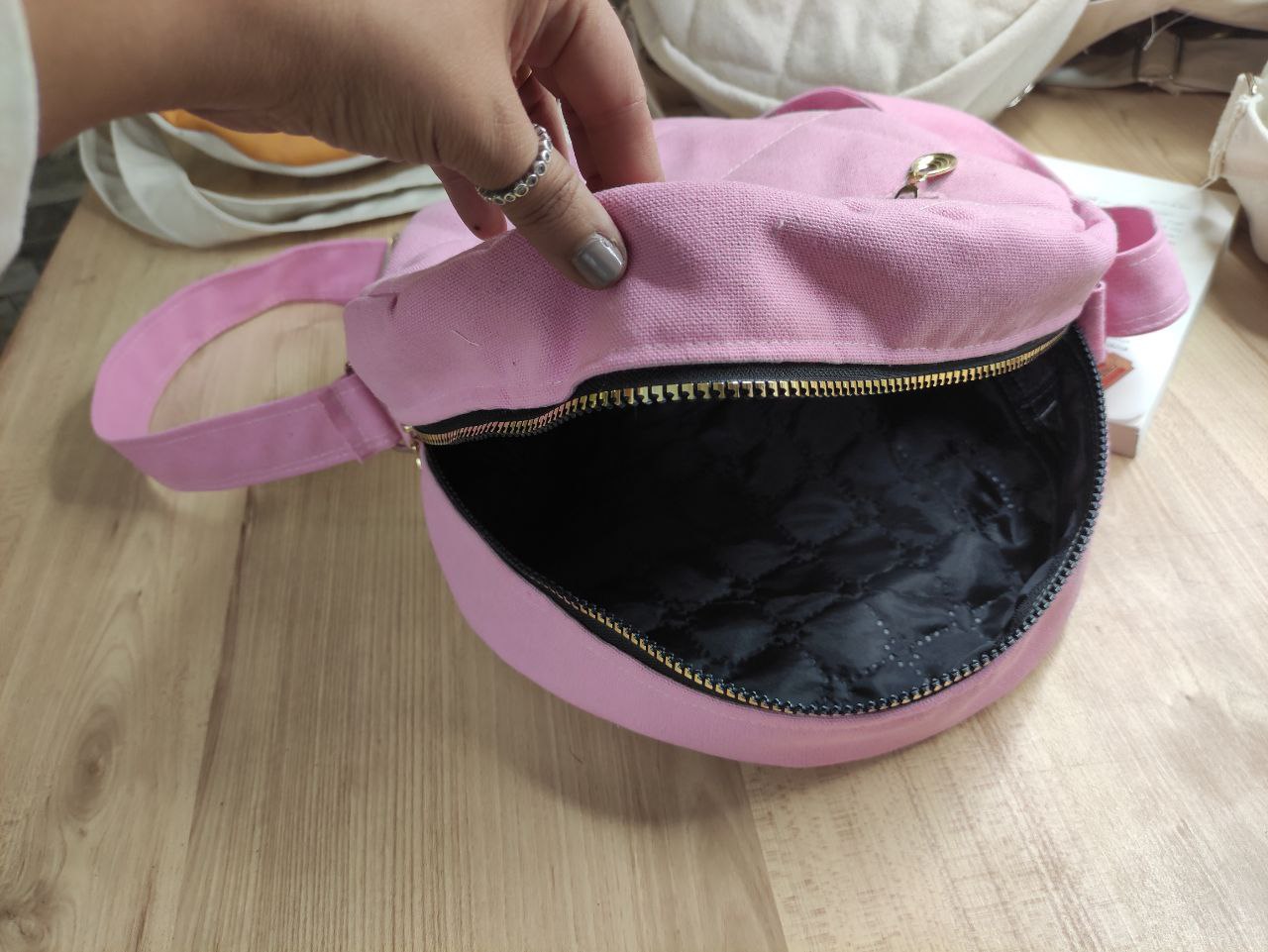 حقيبة دائرية - اشتري 2 واحصل على 1 مجانًا